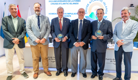 Pedro Anatael Meneses recibe un Homenaje de Puertos de Tenerife como fundador de Cruise Atlantic Islands