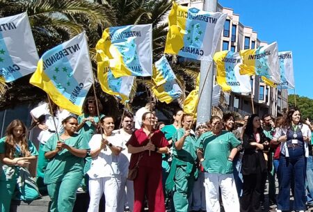 Sanidad pacta solo con los médicos y desata las críticas del resto de trabajadores del sector